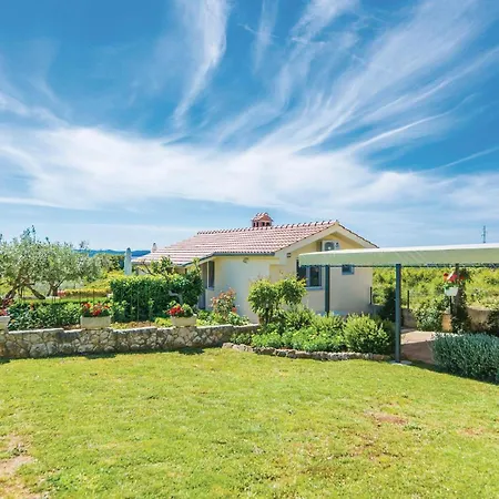 Holiday home Cozy In Zadar With House Sea View