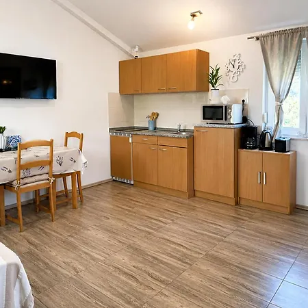 - 6 Zadar